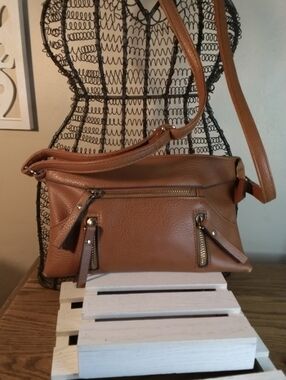 Women’s Crossbody Bag in Tan - Classic Everyday Style